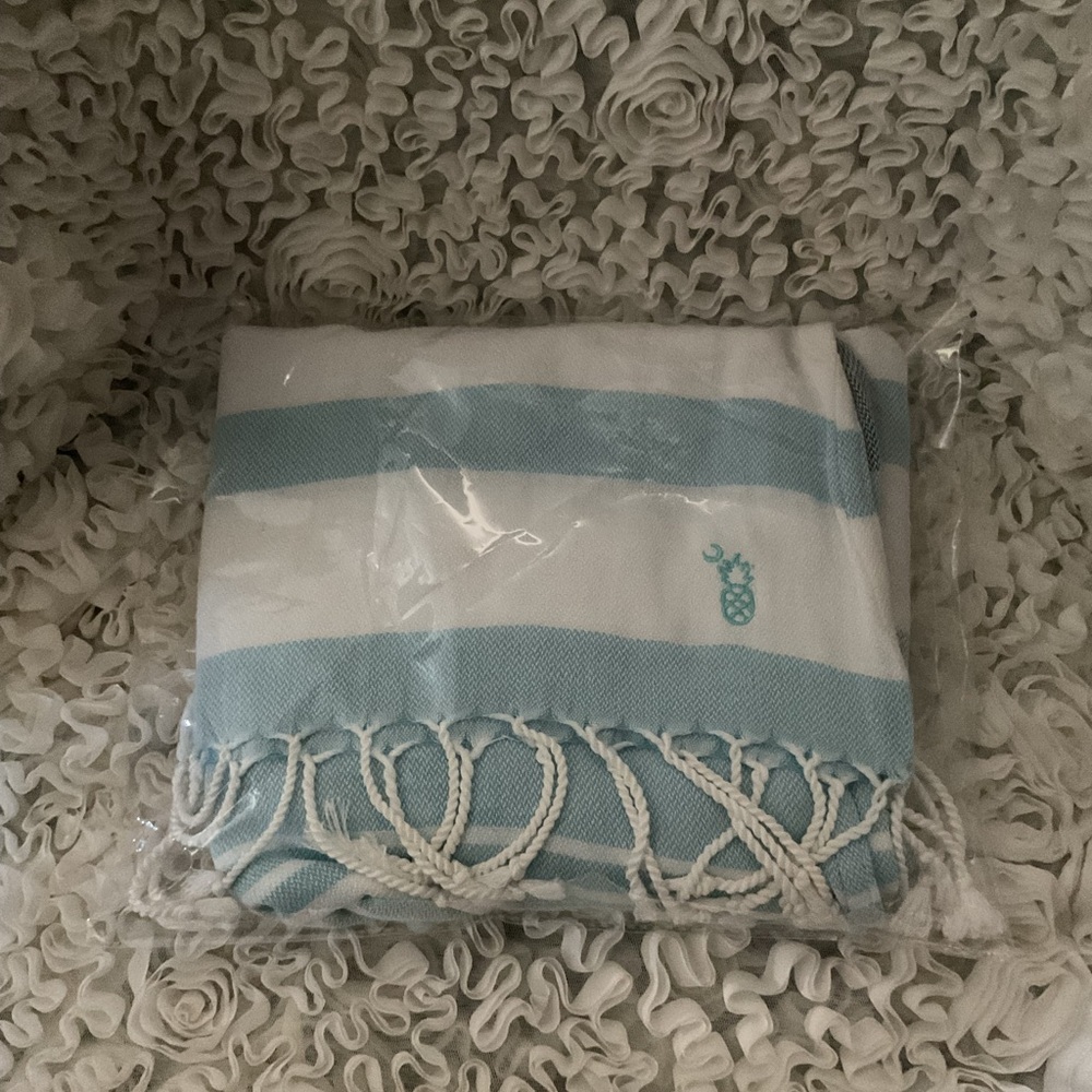 BNWT! Beachables skipper light Blue and Gray and white🤍🩵🩶 - Picture 2 of 7
